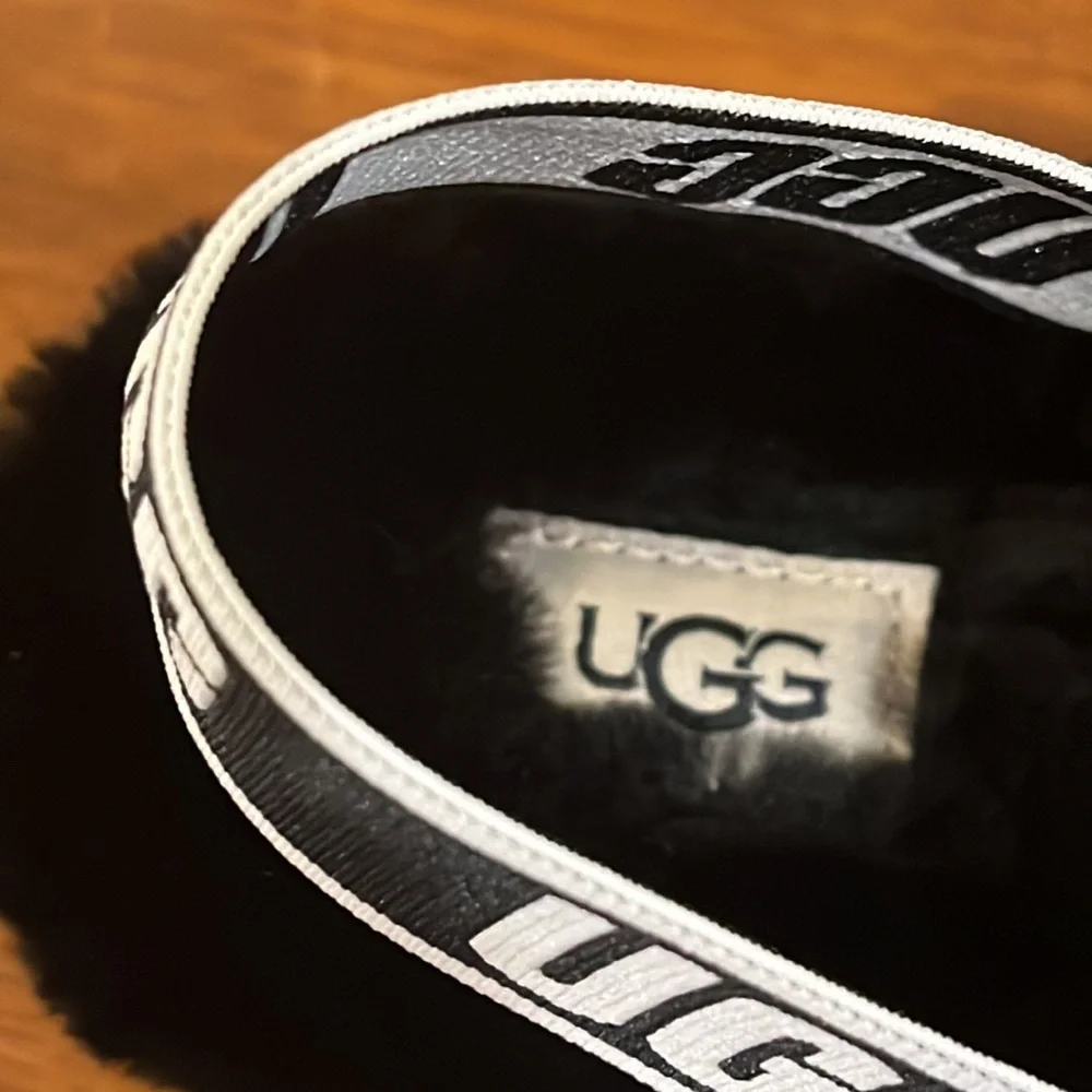 Ugg Australia Oh Yeah Sandals Slides Shoes black new Women’s size 7